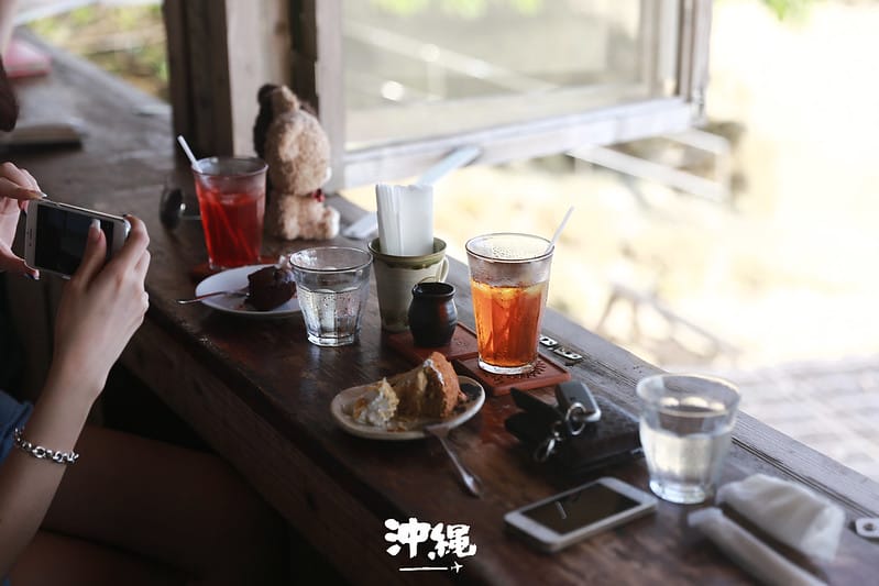 2016 沖縄 X 浜邊の茶屋(記得要查好漲潮時間再來,才能看到美麗的海景喔!) - 第25張圖 濱海咖啡