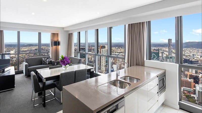 【SYDNEY。雪梨】我們在澳洲的家-MERITON SERVICED APARTMENT Waterloo 澳洲最大的連鎖酒店式公寓(飯店篇) - 第73張圖 Altitude Suite Meriton Brisbane 57cf94472bc38a7b5eff2e57
