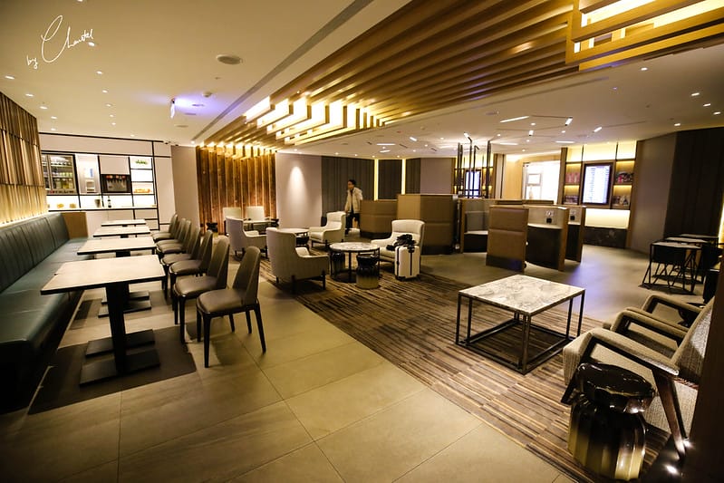 【Taiwan】登機前的小小享受:品質保證!一定是又舒適又好吃(?)的PLAZA PREMIUM LOUNGE! - 第11張圖 台灣貴賓室