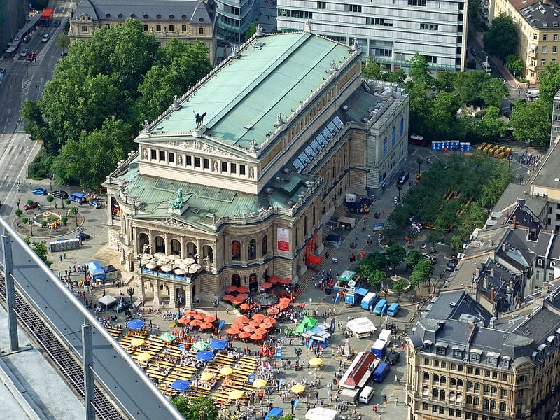 1200px-Alteoper-ffm002