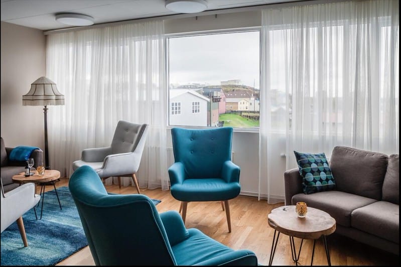 【ICELAND。冰島】Snaefellsnes小漁村一次特殊的住宿經驗Hótel Fransiskus Stykkishólmi(斯蒂基斯霍爾米弗蘭斯庫斯酒店) - 第17張圖 螢幕快照 2019-03-05 下午7.15.56