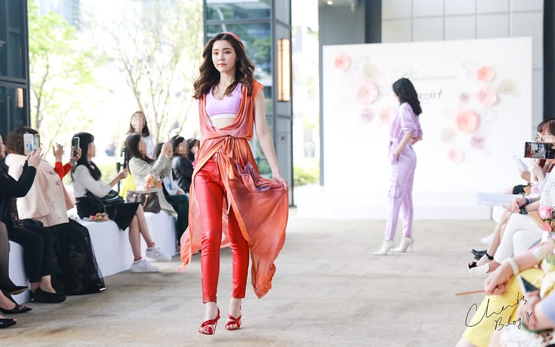 開啟2019春天的浪漫,Blumarine / 副牌Blugirl 2019 春夏服裝秀 (圖多,含餐飲介紹) - 第65張圖 服裝秀