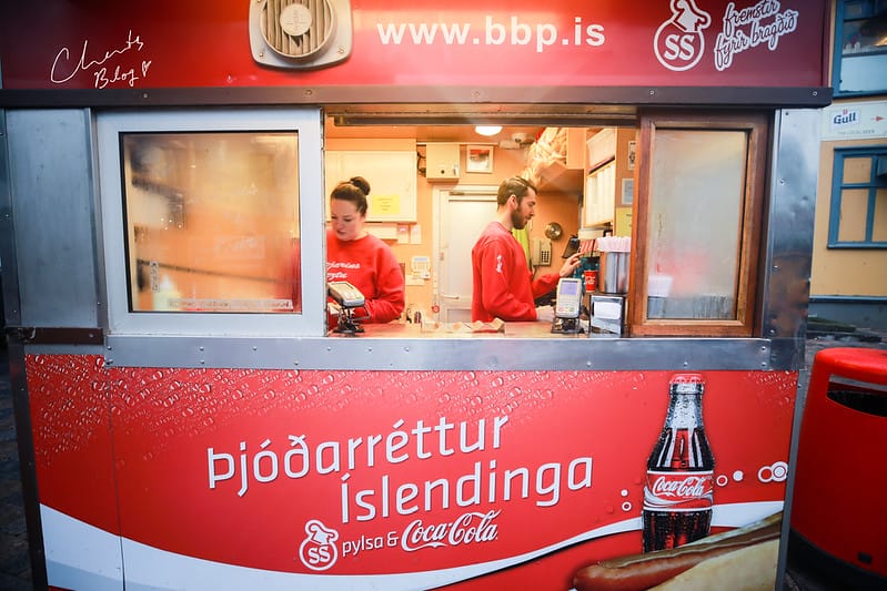 【ICELAND。冰島】號稱全歐洲最好吃,冰島必吃的 Bæjarins Beztu Pylsur 羊肉熱狗 - 第6張圖 羊肉熱狗