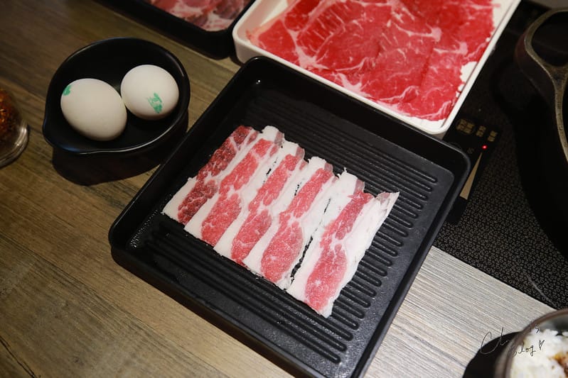 【松山區/京華城】充滿奇怪菜色的沖繩風味壽喜燒吃到飽「SHABU夏都。壽喜燒、鍋物』 - 第30張圖 夏部