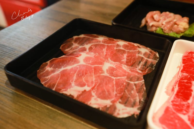 【松山區/京華城】充滿奇怪菜色的沖繩風味壽喜燒吃到飽「SHABU夏都。壽喜燒、鍋物』 - 第35張圖 夏部