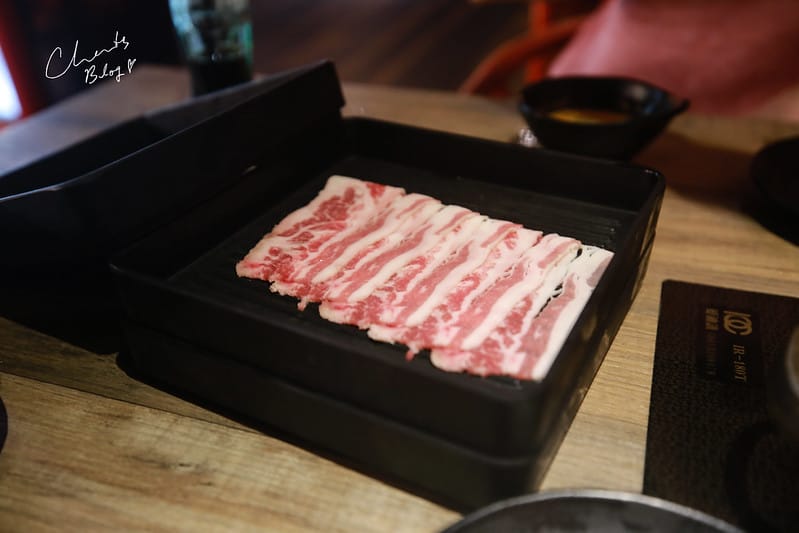 【松山區/京華城】充滿奇怪菜色的沖繩風味壽喜燒吃到飽「SHABU夏都。壽喜燒、鍋物』 - 第31張圖 夏部