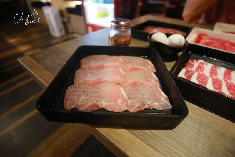 【松山區/京華城】充滿奇怪菜色的沖繩風味壽喜燒吃到飽「SHABU夏都。壽喜燒、鍋物』 - 第36張圖 夏部