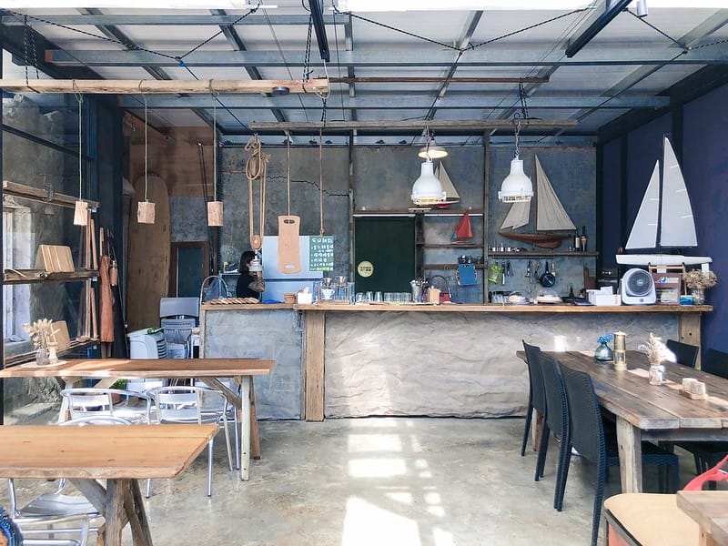 【恆春/美食】廢墟裡,老房子改建的玻璃屋網美店「夏樹飲事」,恆春的IG打卡景點 - 第9張圖 【恆春/美食】廢墟裡,老房子改建的玻璃屋網美店「夏樹飲事」,恆春的IG打卡景點