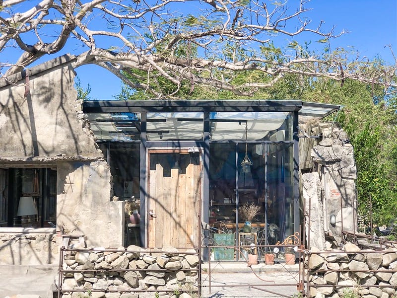 【恆春/美食】廢墟裡,老房子改建的玻璃屋網美店「夏樹飲事」,恆春的IG打卡景點 - 第5張圖 【恆春/美食】廢墟裡,老房子改建的玻璃屋網美店「夏樹飲事」,恆春的IG打卡景點