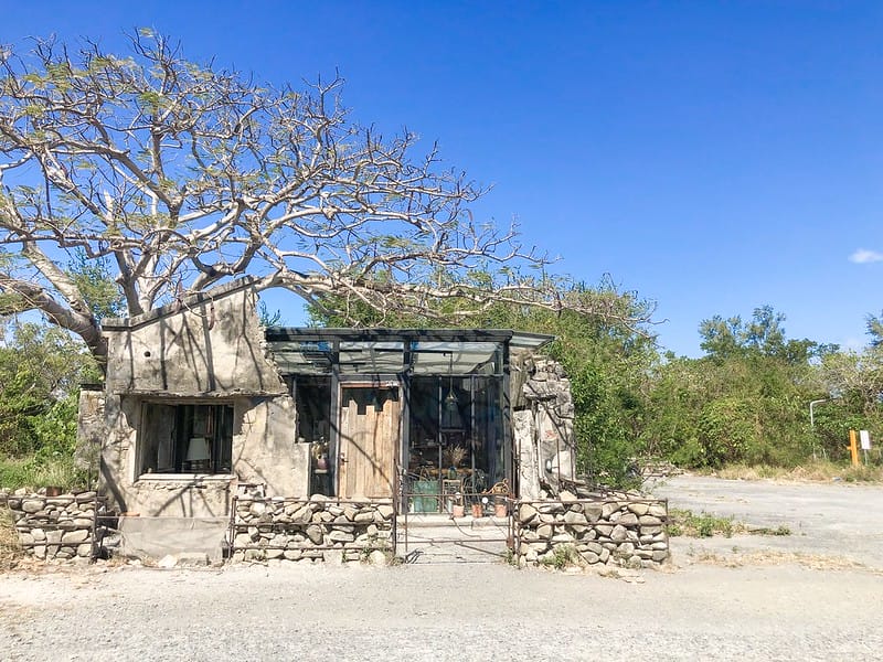 【恆春/美食】廢墟裡,老房子改建的玻璃屋網美店「夏樹飲事」,恆春的IG打卡景點 - 第3張圖 夏樹飲食
