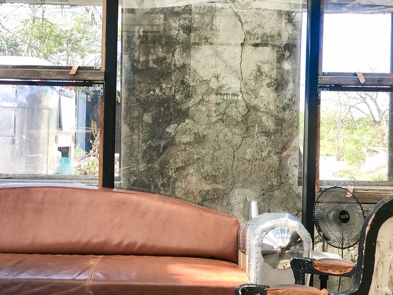 【恆春/美食】廢墟裡,老房子改建的玻璃屋網美店「夏樹飲事」,恆春的IG打卡景點 - 第31張圖 【恆春/美食】廢墟裡,老房子改建的玻璃屋網美店「夏樹飲事」,恆春的IG打卡景點