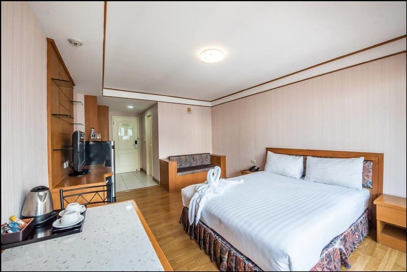 BKK。曼谷順道分享的曼谷恐怖旅社之二 Roseate Ratchada Hotel 拉差達紅燕酒店 - 第41張圖 螢幕快照 2020-02-13 上午3.25.18