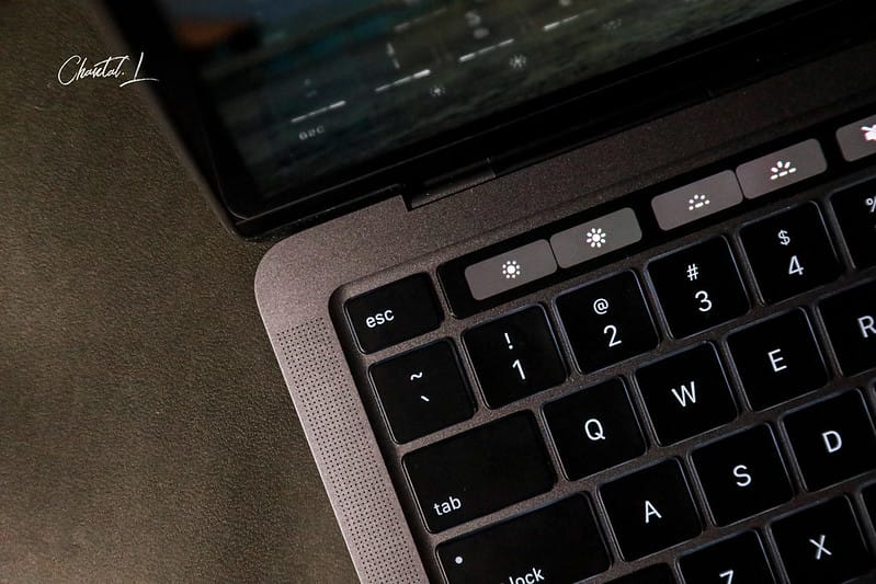 【開箱】事隔10年我終於敗下了逼近10萬的Macbook Pro 13” 硬體介紹/購買原因/使用心得(自掏腰包心得) - 第28張圖 1J6A0844-2拷貝