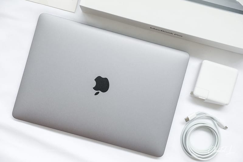 【開箱】事隔10年我終於敗下了逼近10萬的Macbook Pro 13” 硬體介紹/購買原因/使用心得(自掏腰包心得) - 第12張圖 1J6A0013-2拷貝