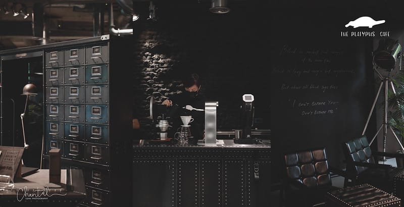 【內湖區/陽光街】COTD 咖啡日嚐之用黑色元素拼接起來的 THE PLATYPUS CAFE 鴨嘴獸咖啡2店 (圖多) - 第63張圖 封面