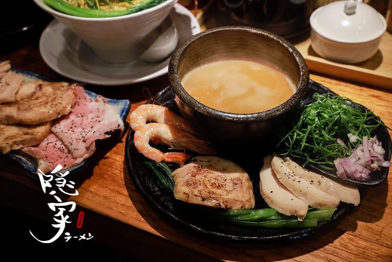 【士林區/士林站】餐點澎湃、超高CP值的排隊拉麵-隱家拉麵 - 第1張圖 封面