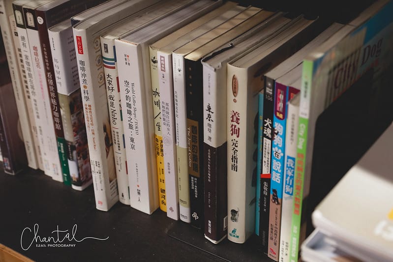 【信義區/國父紀念館站】充斥著愛心與溫暖的庭園手沖咖啡店-RockyDoggy Coffee Store/咬滾狗狗咖啡館 - 第11張圖 _J6A1686-2 拷貝