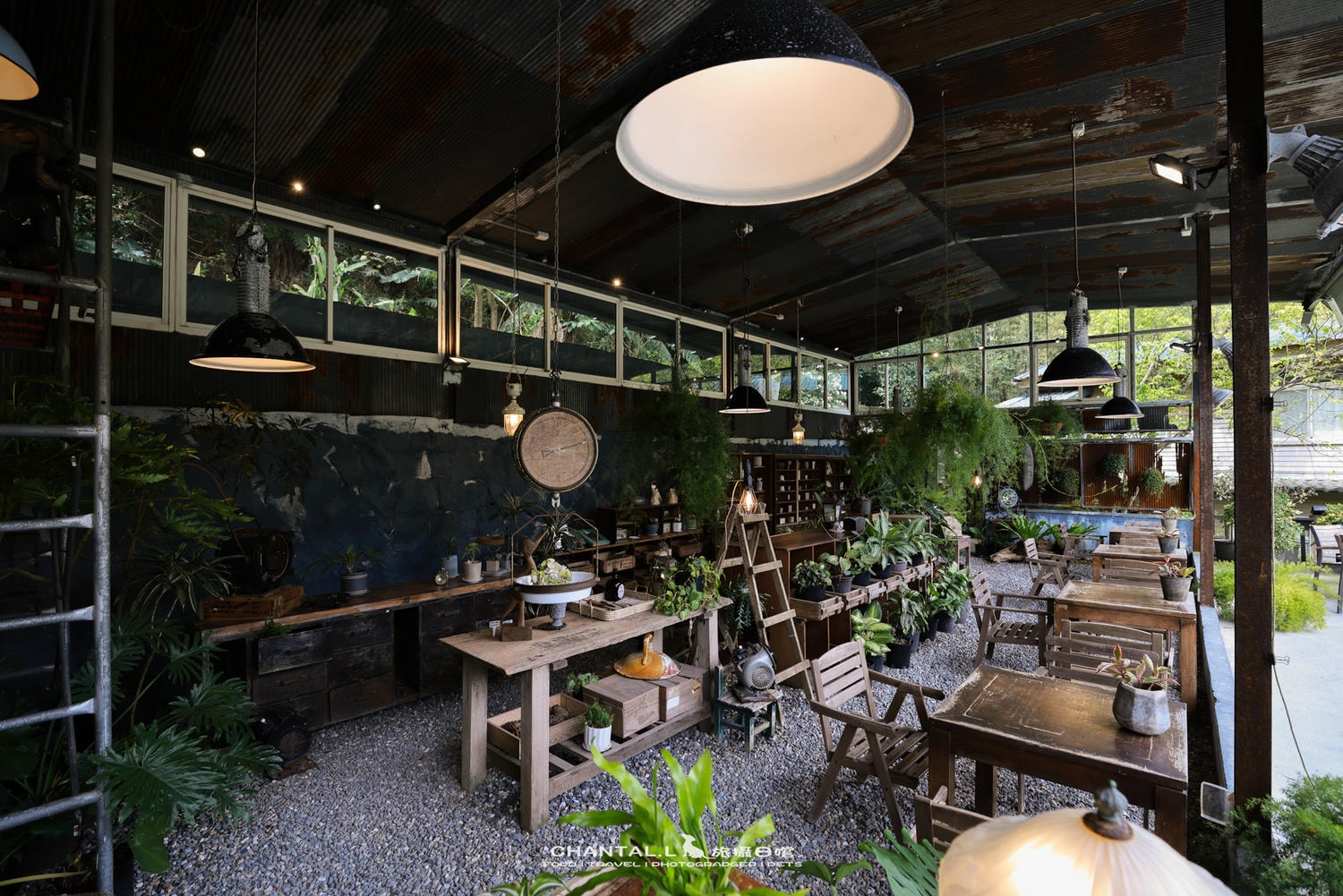 【士林區/陽明山】老件、植栽、山景，陽明山咖啡廳推薦 Savage Garden野人花園