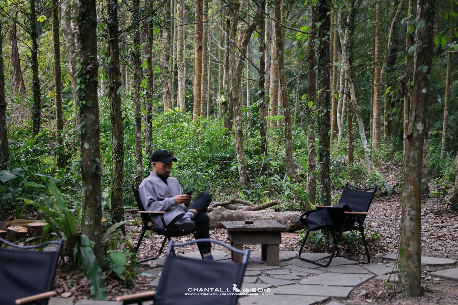 【坪林/美食】那個咖啡｜真的開在樹林裡的咖啡館，像走進森林中的露營區