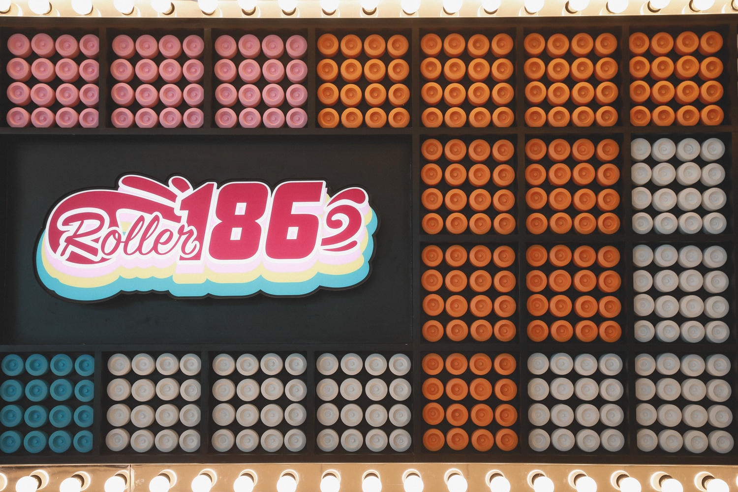 【東區／南紡購物中心】Roller186滑輪場｜台南最潮室內溜冰場，美式復古滑輪場好拍又好玩