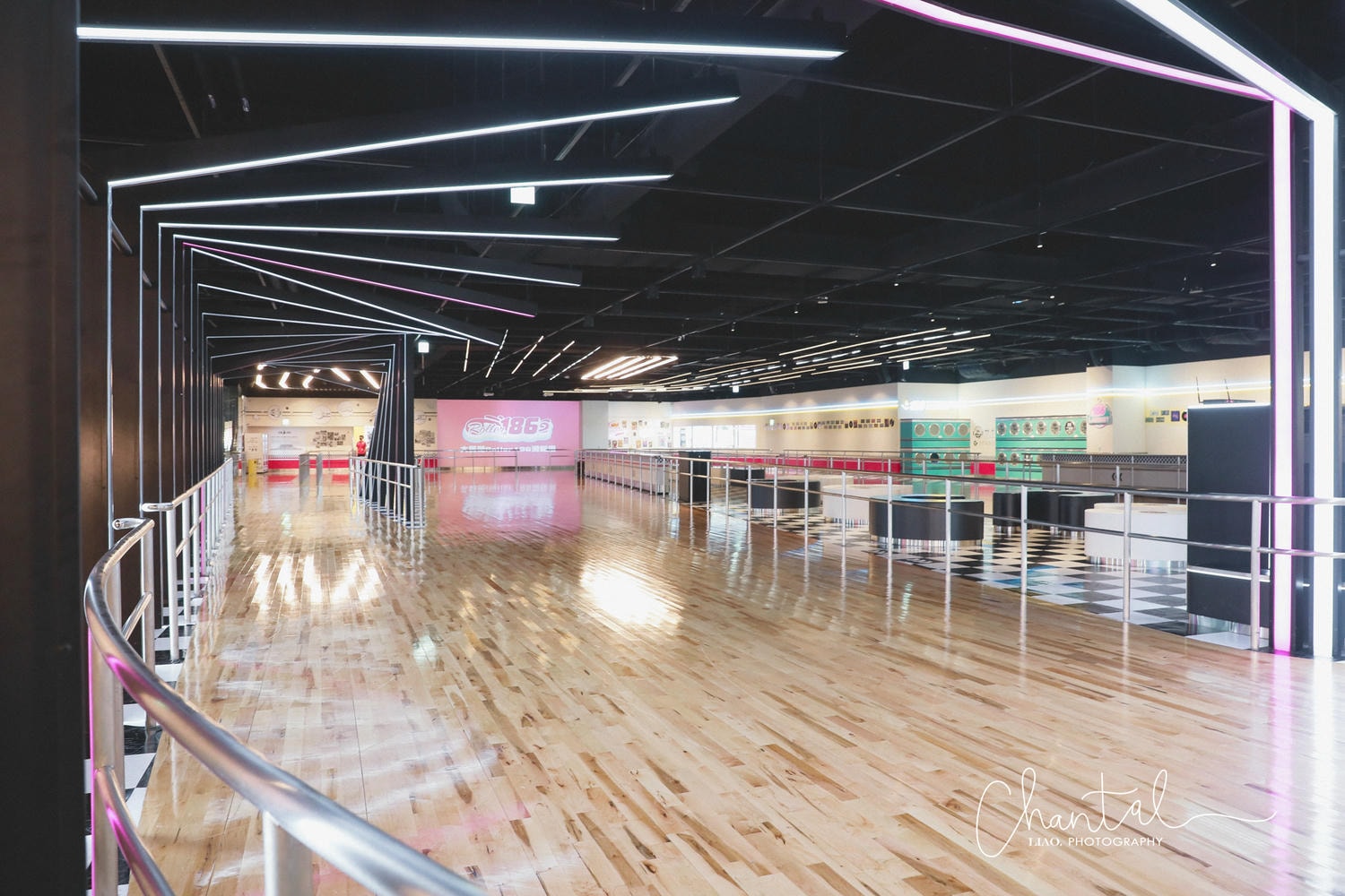 【東區／南紡購物中心】Roller186滑輪場｜台南最潮室內溜冰場，美式復古滑輪場好拍又好玩