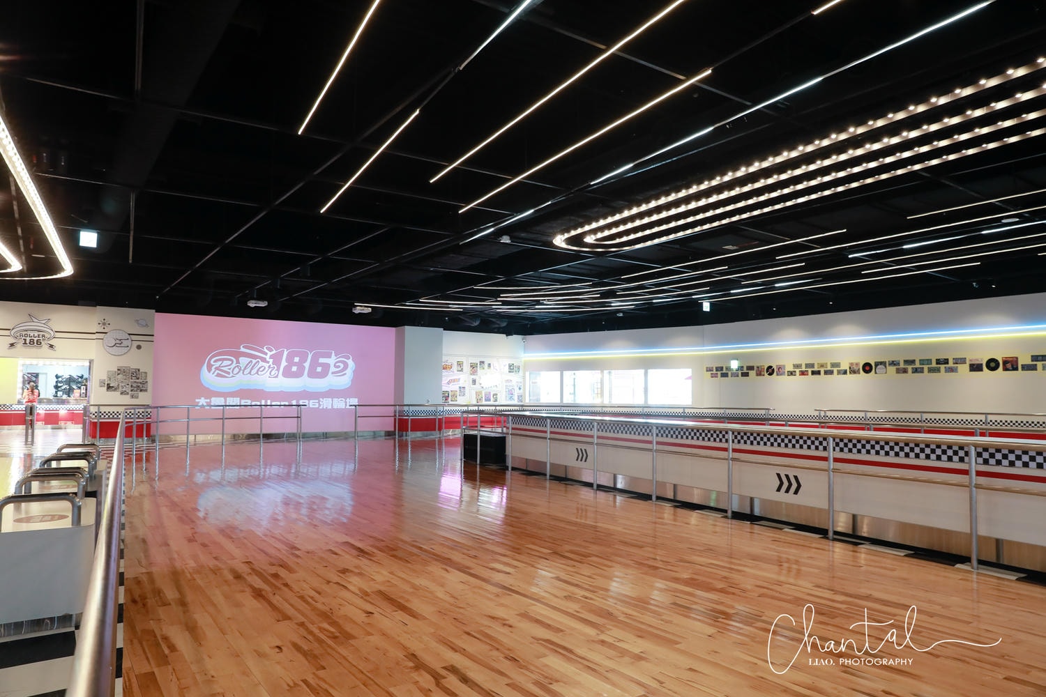 【東區／南紡購物中心】Roller186滑輪場｜台南最潮室內溜冰場，美式復古滑輪場好拍又好玩