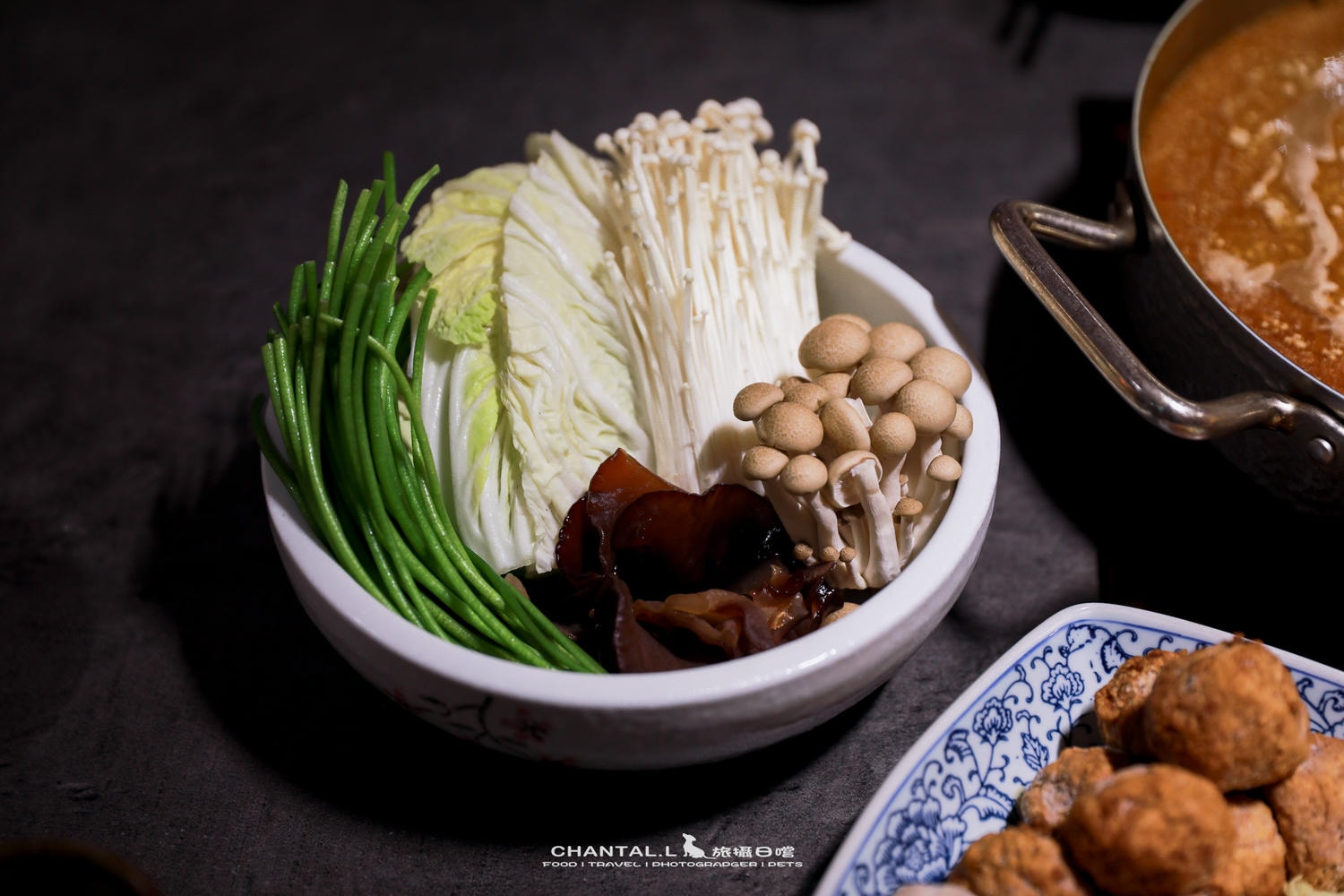 【大安區/頂好商圈】芋頭排骨湯＋桌邊儀式感麻辣鍋，一間低調但會讓人難以忘懷的黑武士麻辣火鍋