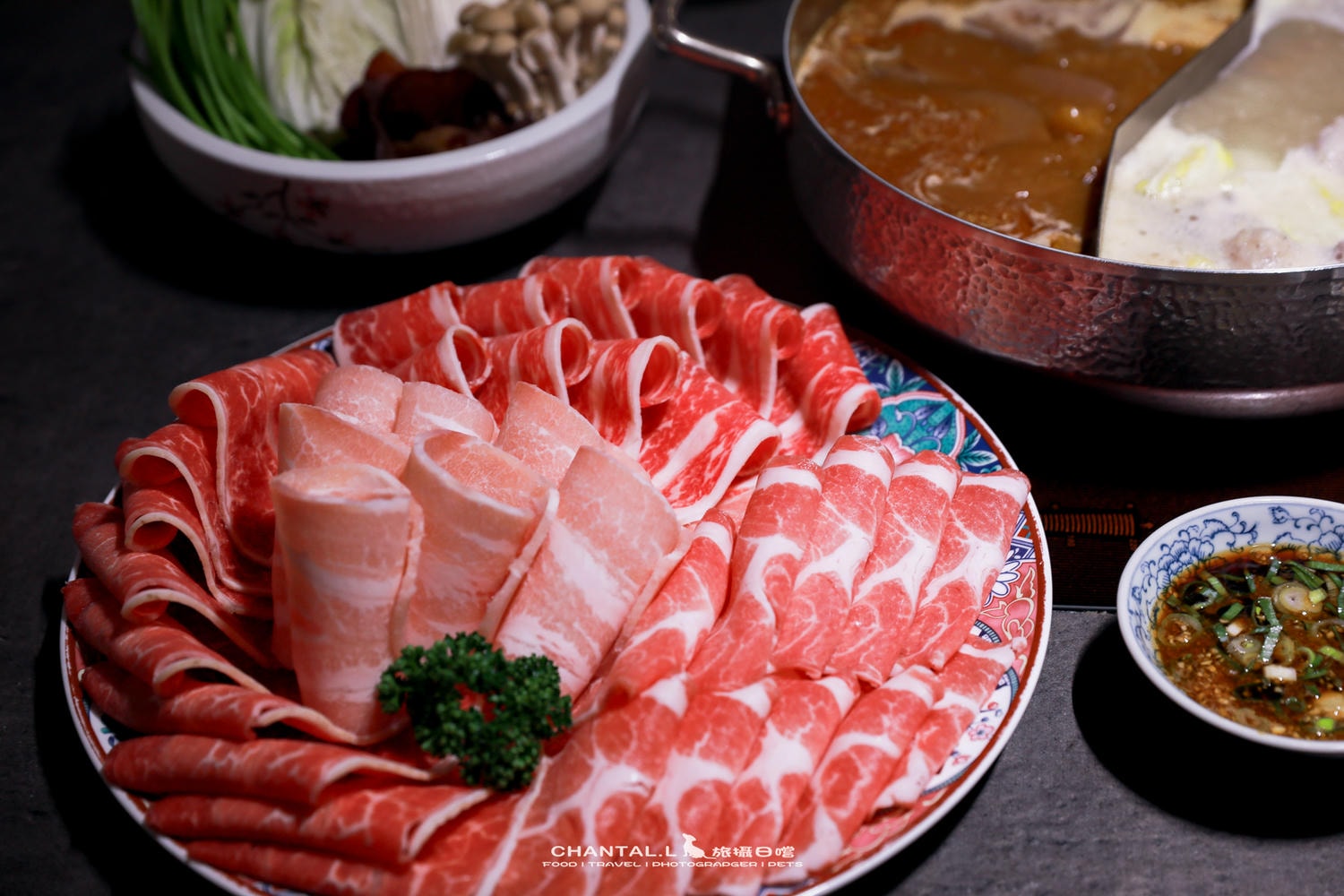 【大安區/頂好商圈】芋頭排骨湯＋桌邊儀式感麻辣鍋，一間低調但會讓人難以忘懷的黑武士麻辣火鍋