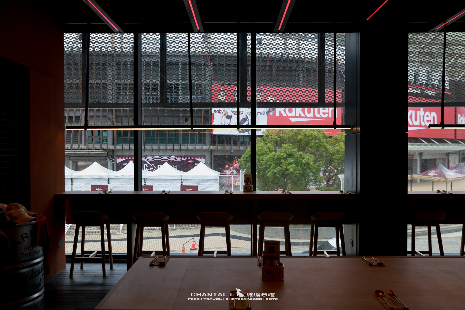 【中壢區/美食】  PARKJECT 趴街餐酒館｜工業風運動酒吧，樂天球場旁超有氛圍的寵物友善空間