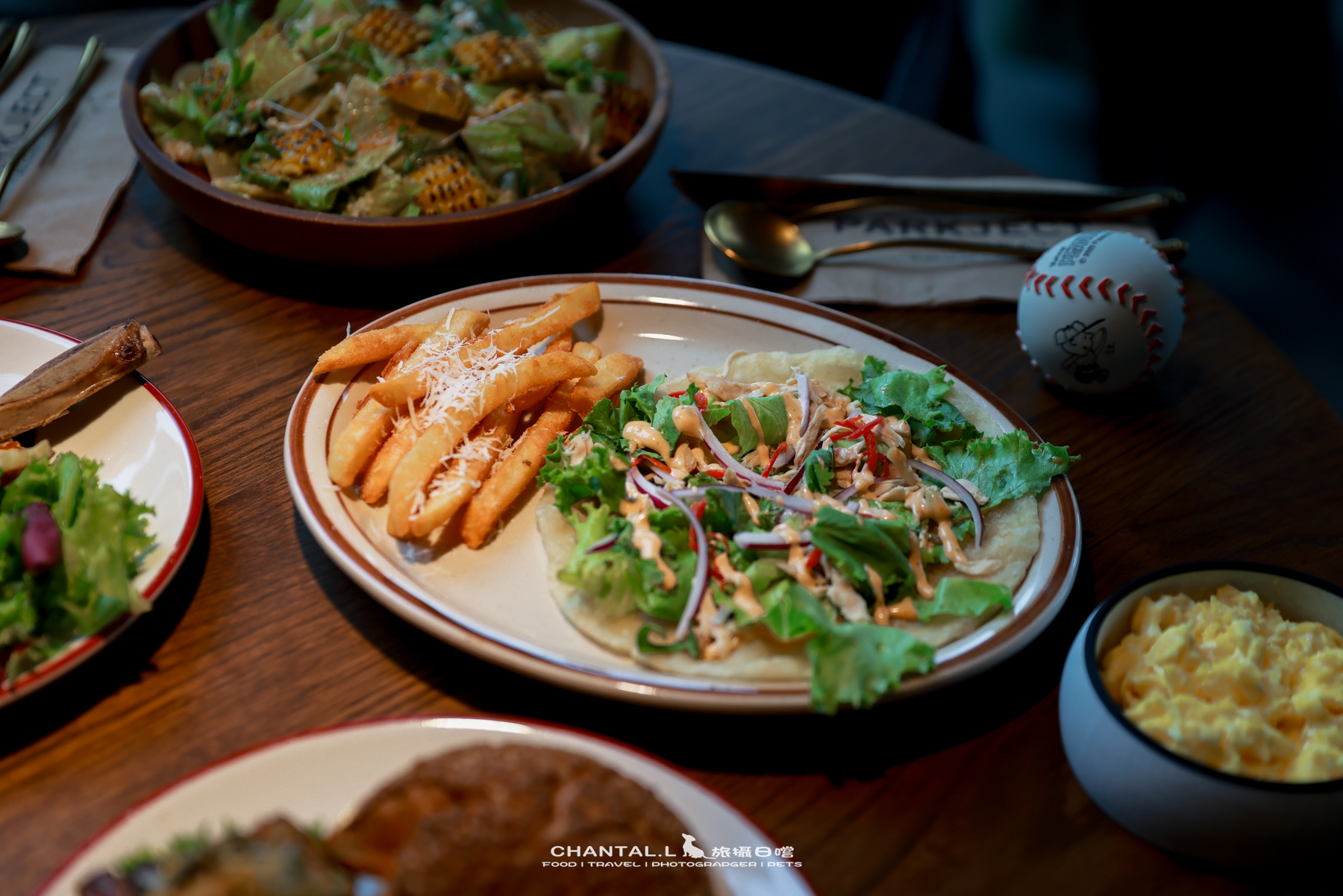 【中壢區/美食】  PARKJECT 趴街餐酒館｜工業風運動酒吧，樂天球場旁超有氛圍的寵物友善空間