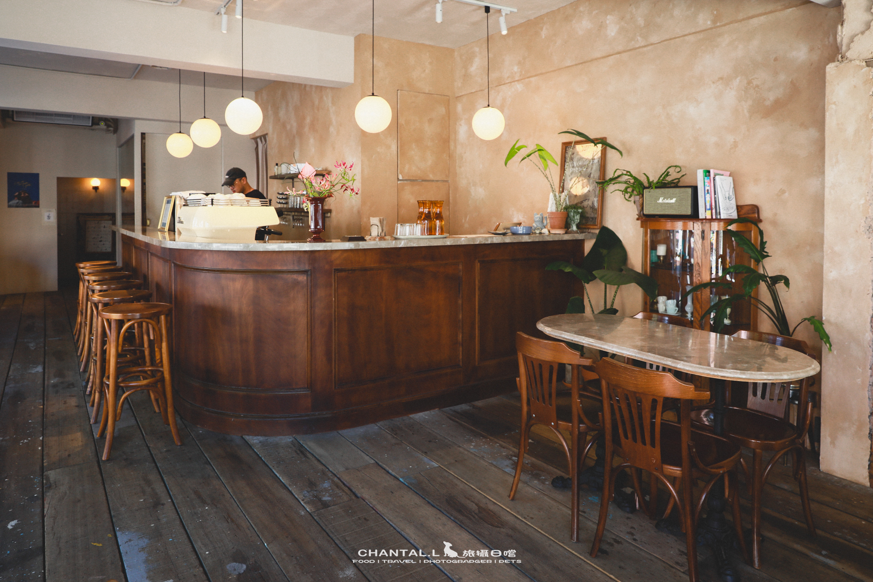 【信義區/咖啡店】窗邊、木頭、咖啡香與寵物友善,像極了法國街頭的LE CINQ - 第4張圖 【信義區/咖啡店】窗邊、木頭、咖啡香與寵物友善,像極了法國街頭的LE CINQ
