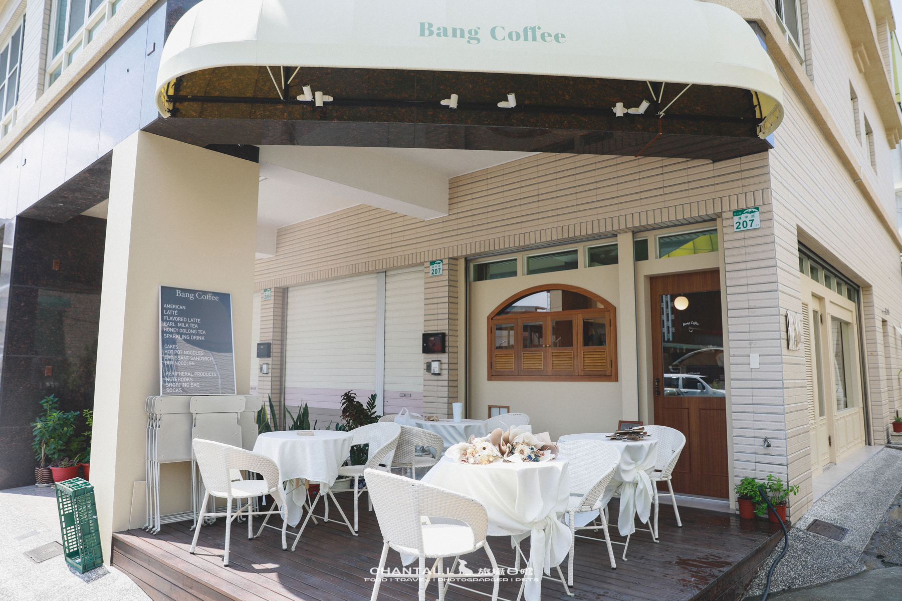 【鼓山區/咖啡店】讓人忍不住一直拍照的奶油色小屋 Bang Coffee 邦咖啡 （2025已歇業）