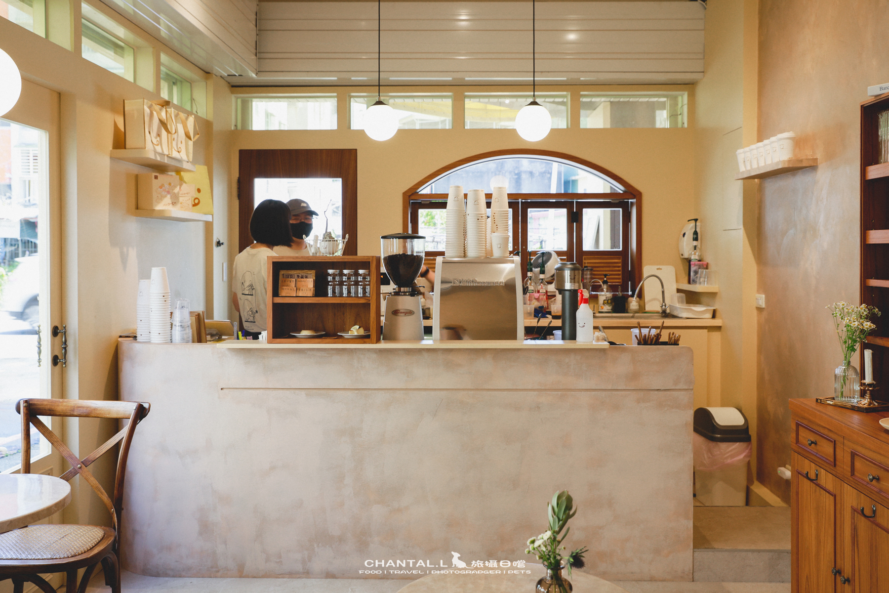 【鼓山區/咖啡店】讓人忍不住一直拍照的奶油色小屋 Bang Coffee 邦咖啡 （2025已歇業）